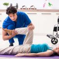 फिजियोथेरेपी के माध्यम से आत्मनिर्भरता: बड़े-बुज़ुर्गों के लिए प्रेरक कहानियाँ