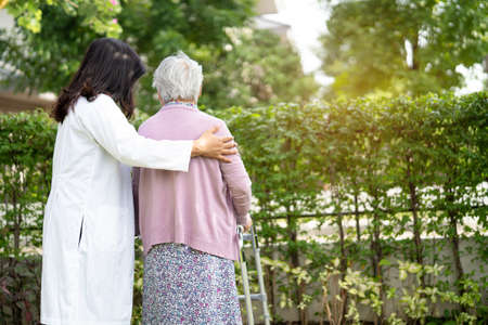 Dementia Caregiver Experience: Challenges & Solutions in Indian Home Care